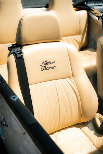 Berlina Pelle Crema — Progetto AutoPelle Italia