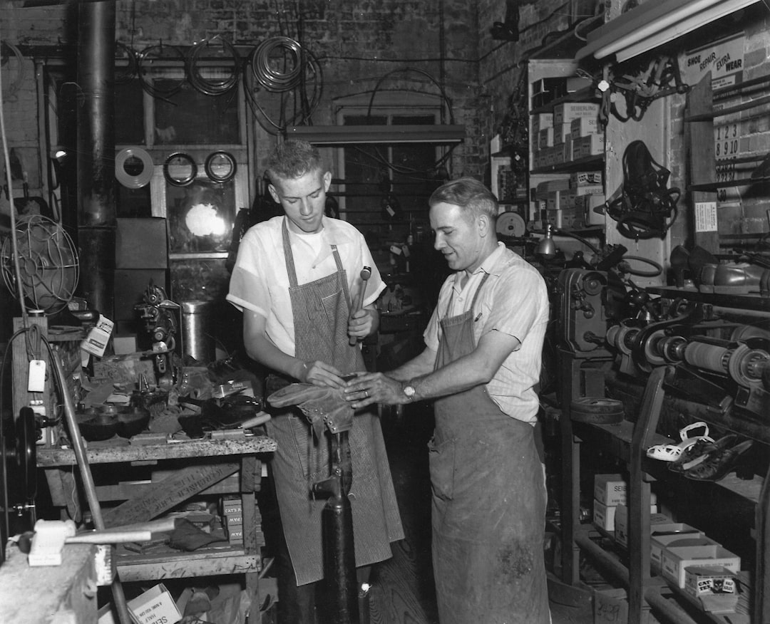 Fondatore del laboratorio AutoPelle Italia nel suo atelier storico